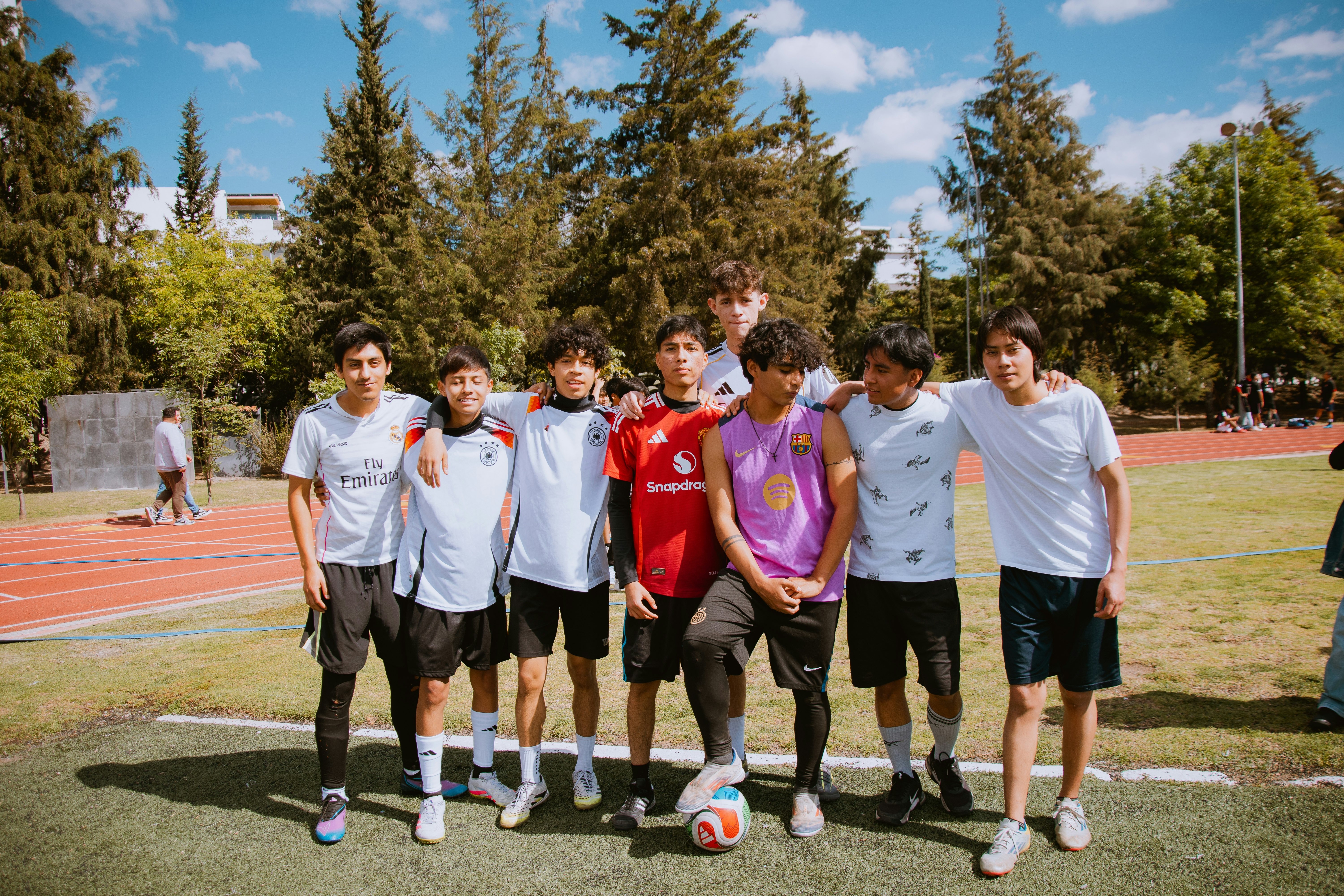 向鹏首轮对阵张本智和